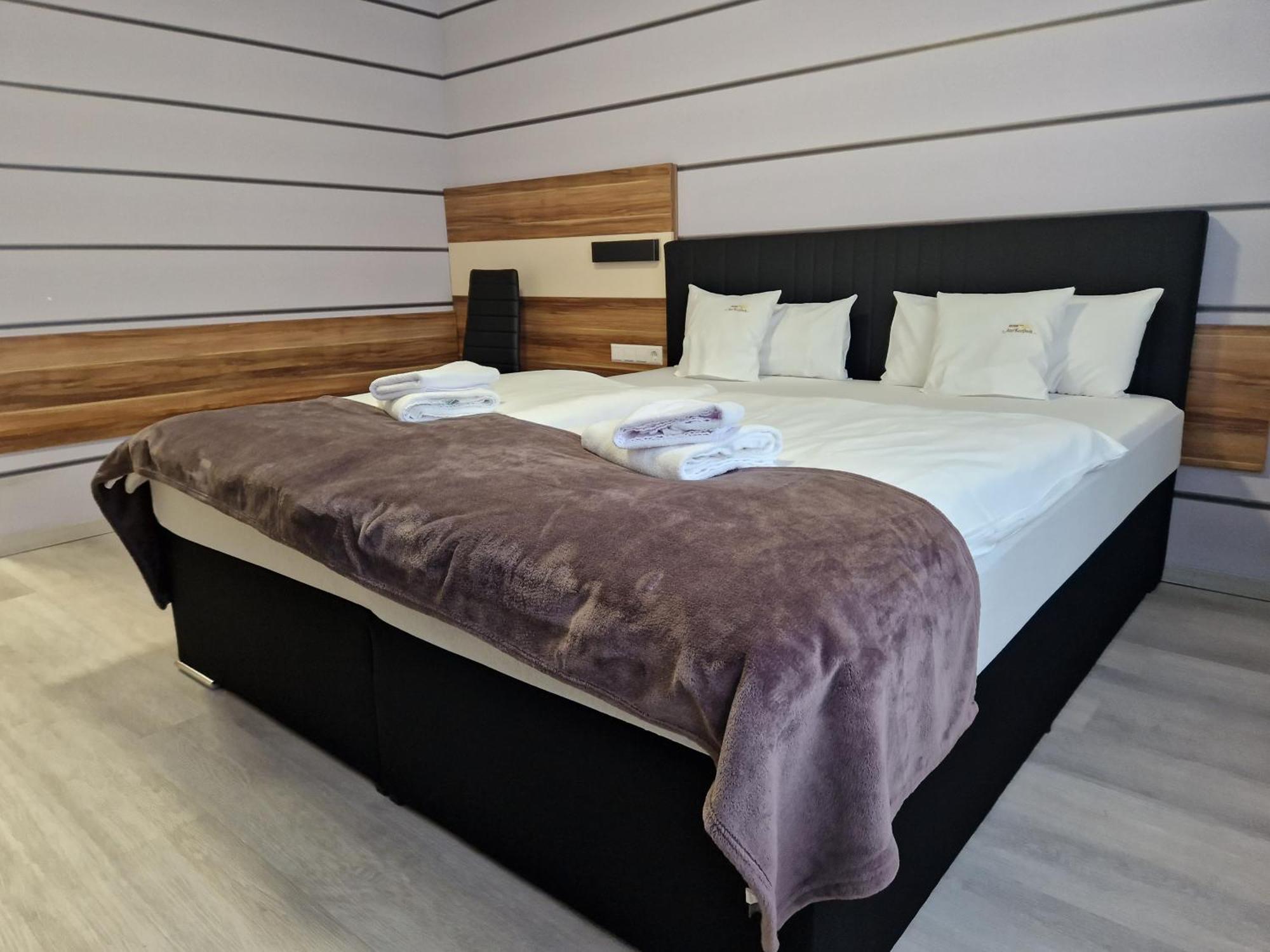 Hotel Am Kurpark Bad Wimpfen Ngoại thất bức ảnh